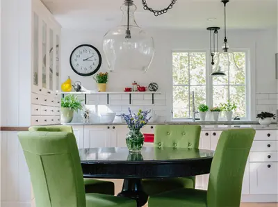 suncontrol-callout Dining room with many potted plants.